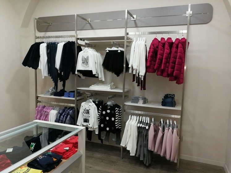 Arredamento Allestimento Negozio Abbigliamento Bimbi