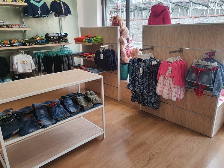 Arredamento Allestimento Negozio Abbigliamento Bimbi