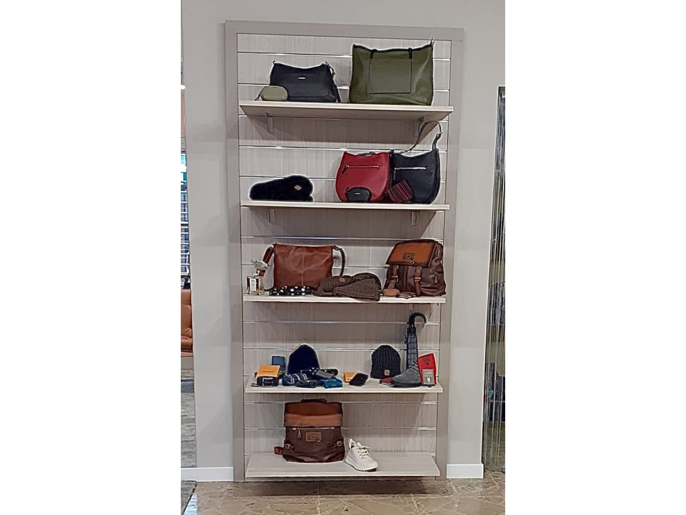 Arredamento Allestimento Negozio Abbigliamento Calzature