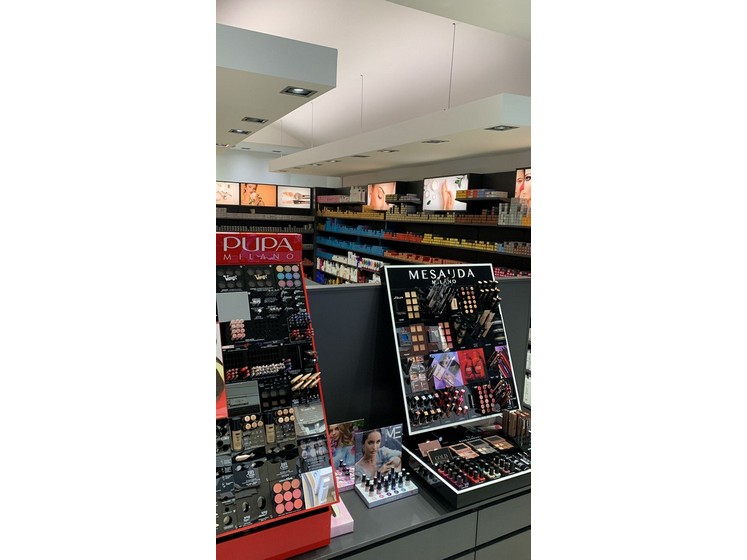 Arredamento Allestimento Profumerie Health Care