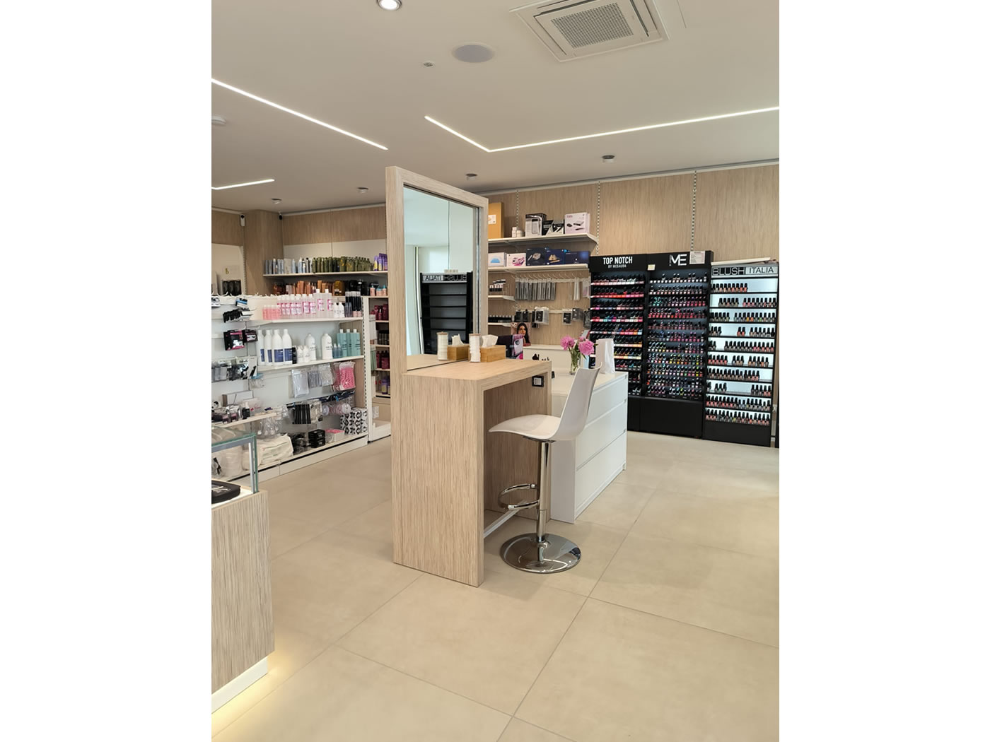 Arredamento Allestimento Profumerie Health Care